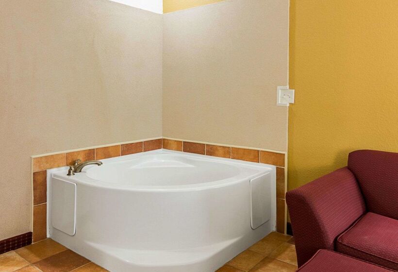 هتل Comfort Inn & Suites Chesapeake  Portsmouth