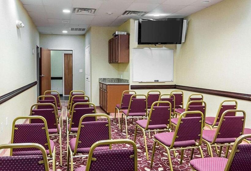 هتل Comfort Inn & Suites Chesapeake  Portsmouth