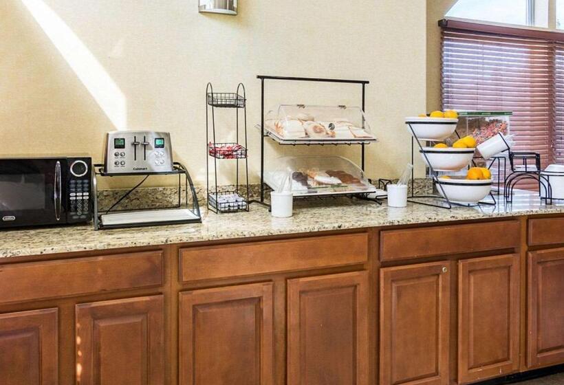 هتل Comfort Inn & Suites Chesapeake  Portsmouth