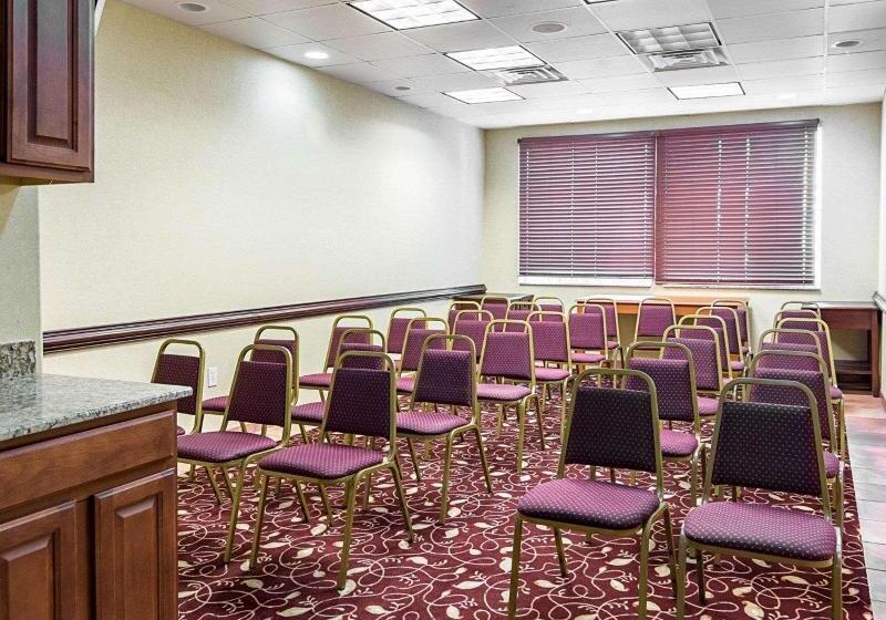 هتل Comfort Inn & Suites Chesapeake  Portsmouth