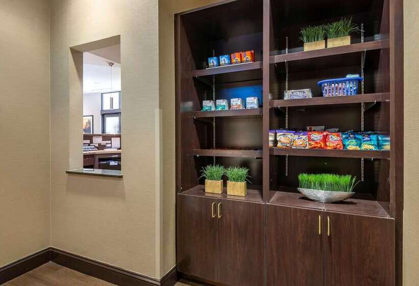 ホテル Comfort Suites Lake Norman  Huntersville