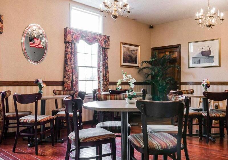 هتل Econo Lodge & Suites