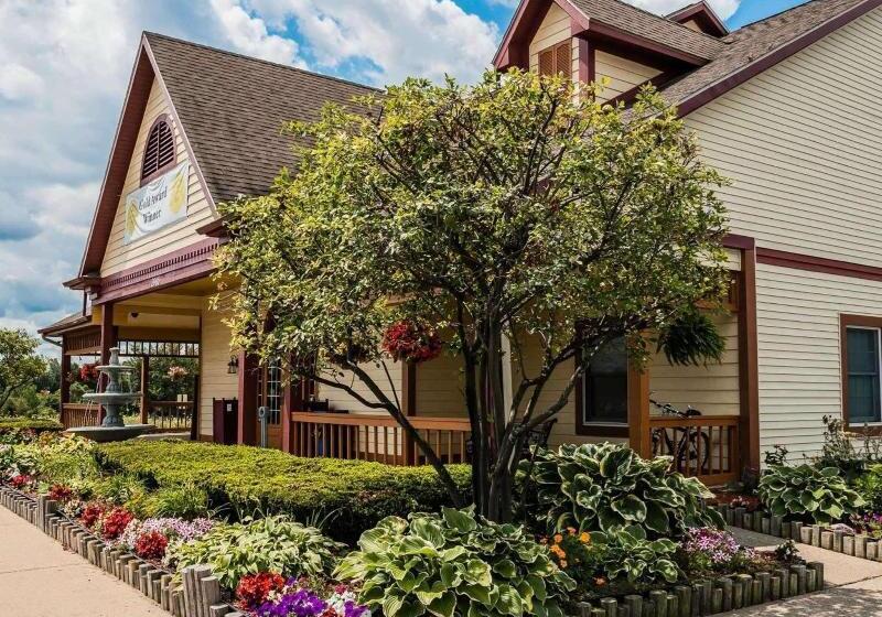هتل Econo Lodge & Suites
