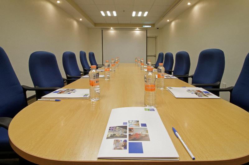 هتل Holiday Inn Express & Suites Irapuato