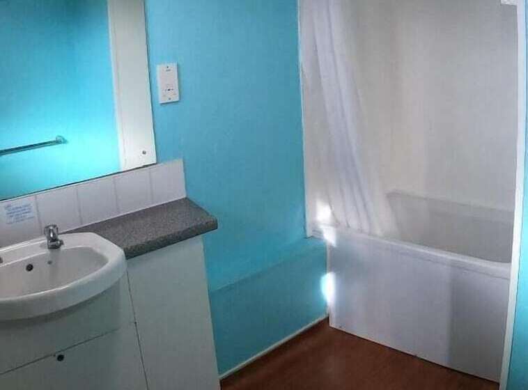 בית מלון כפרי Pakefield Holiday Village   Adults Only