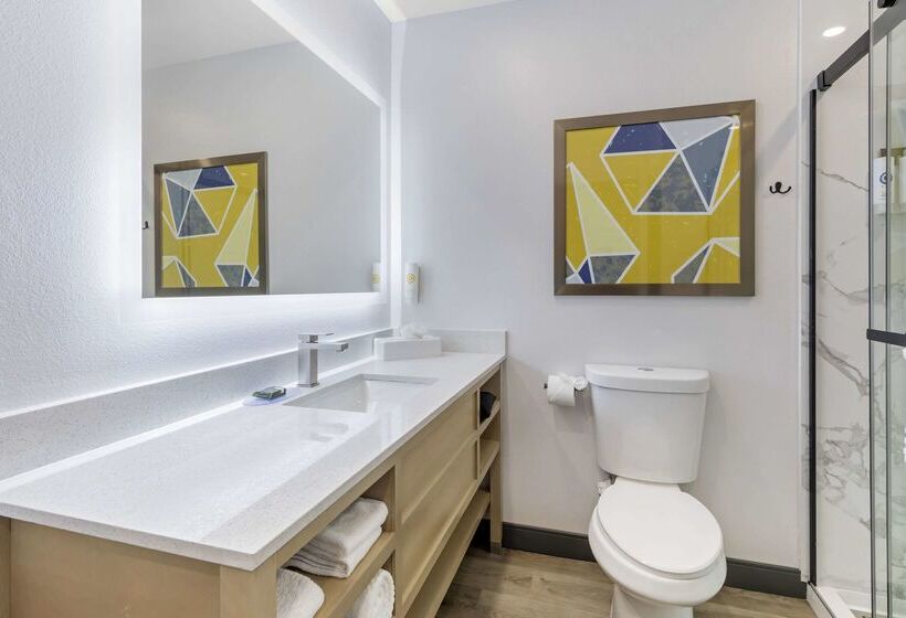 فندق Comfort Inn & Suites Irvine Spectrum