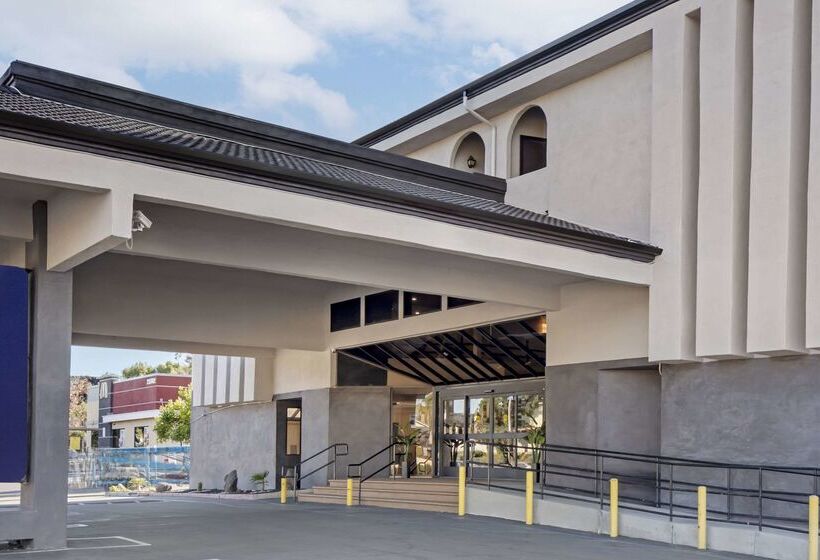 فندق Comfort Inn & Suites Irvine Spectrum