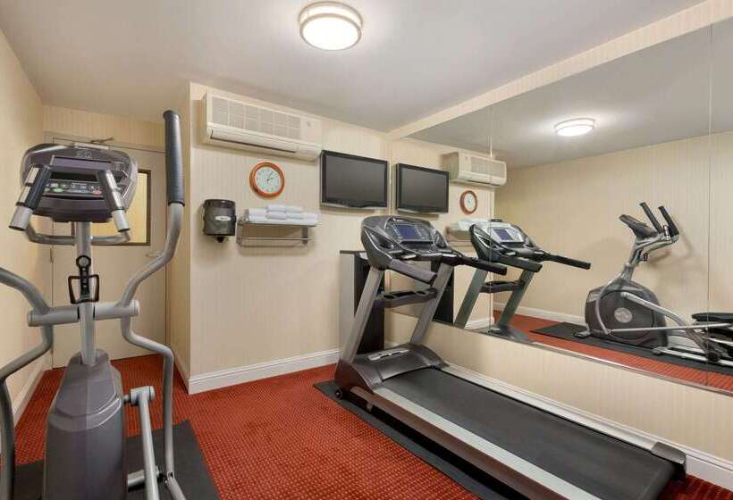 فندق Ramada By Wyndham Oakland Downtown City Center