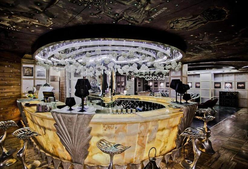 هتل Royal Castle Design & Spa