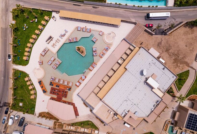 هتل Senseana Sea Side Resort & Aquadventure