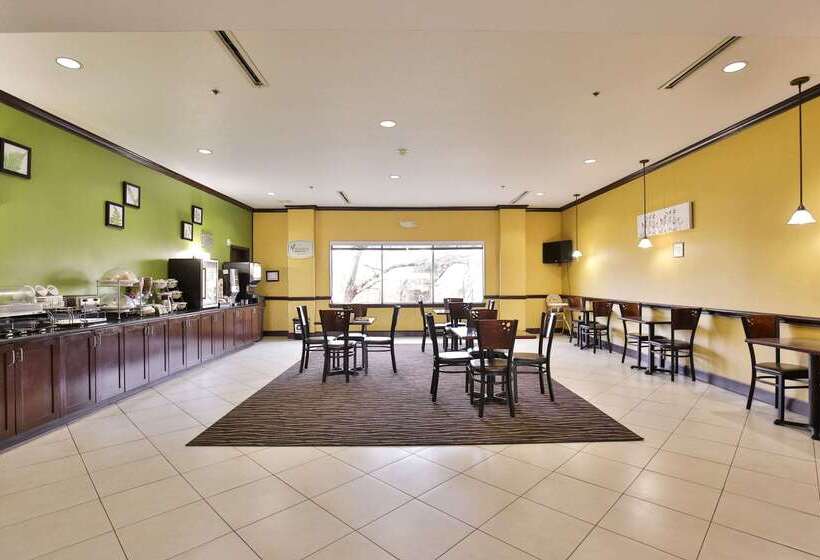 בית מלון כפרי Sleep Inn & Suites University