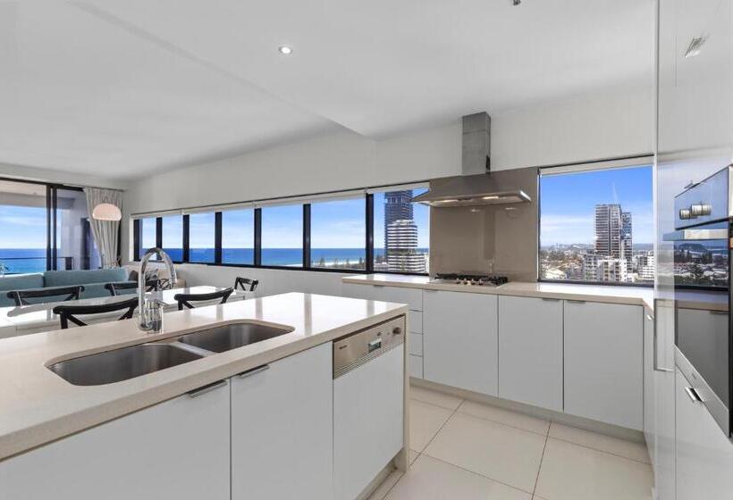 Ultra Broadbeach
