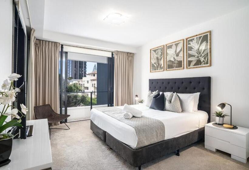 Ultra Broadbeach