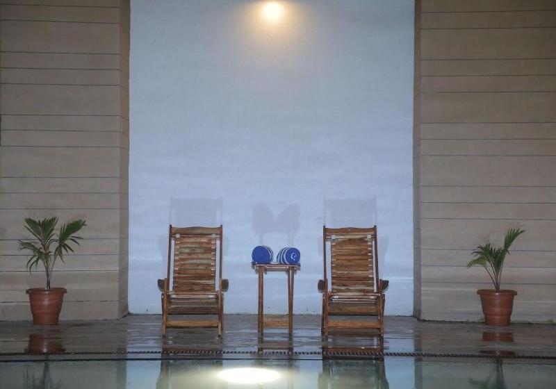 Отель Sarovar Portico Somnath