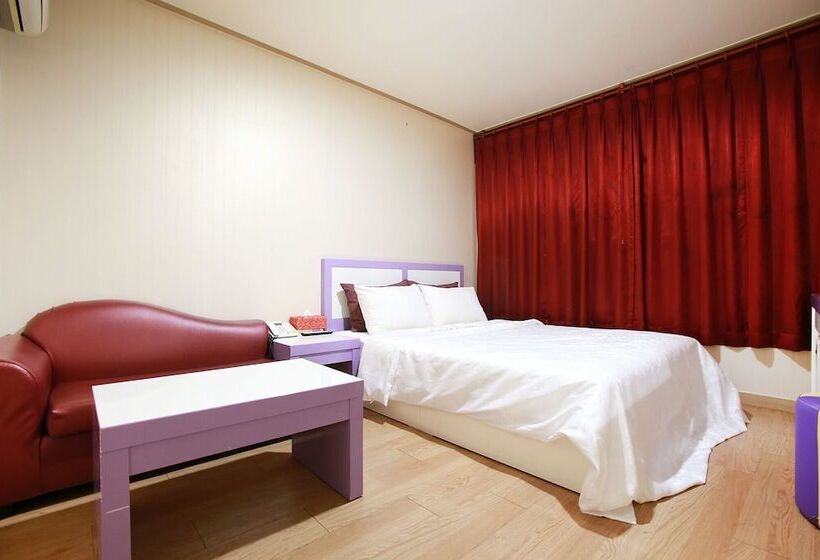 汽车旅馆  Paju Phillips