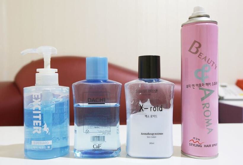 汽车旅馆  Paju Phillips