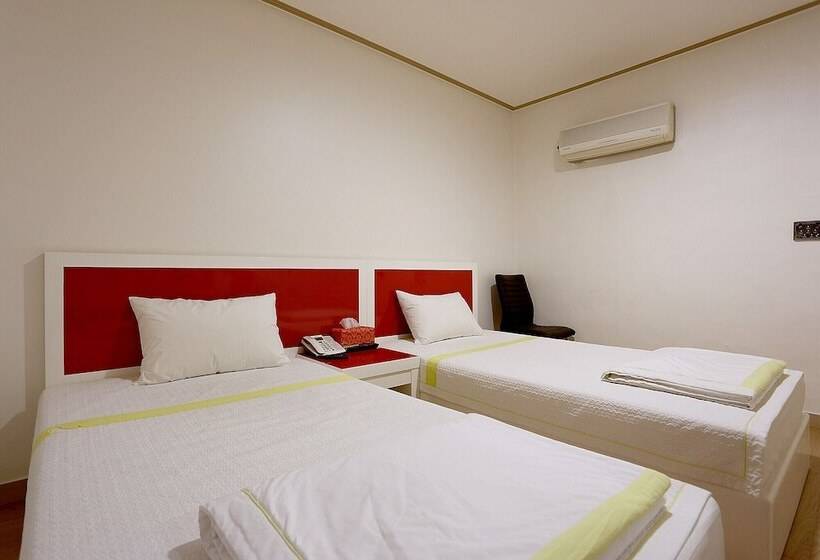 汽车旅馆  Paju Phillips