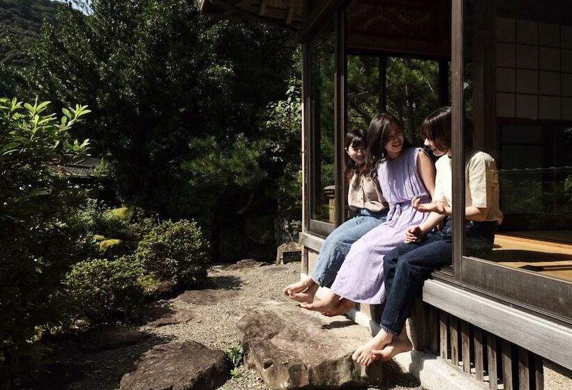 بنسيون Shimanto Riverside Hideaway