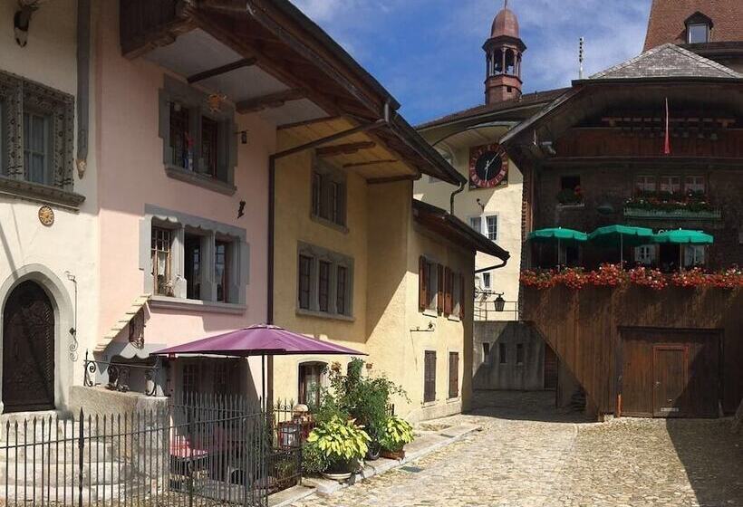 ホテル Au Soleil De Gruyères Chez Chantal