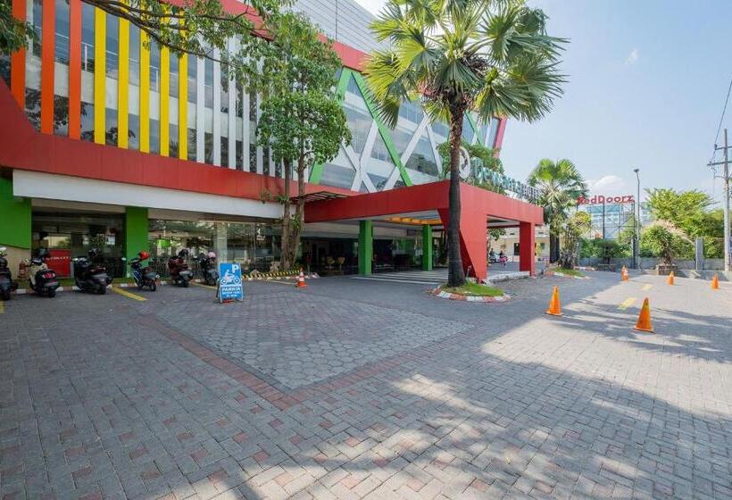 فندق Reddoorz Premium @ Jalan Veteran Bojonegoro