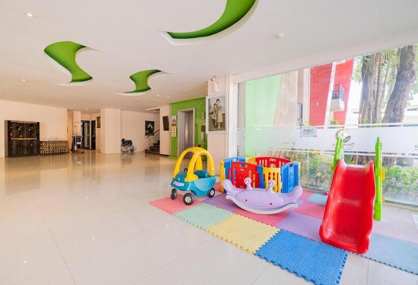 فندق Reddoorz Premium @ Jalan Veteran Bojonegoro