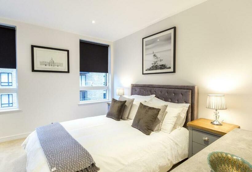 هتل 2 Bed Property Close To Heathrow Airport