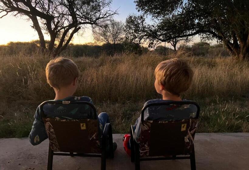 مبيت وإفطار Simba Safaris African Pride Exotic Lodge
