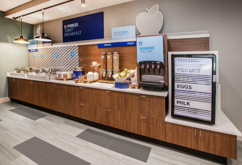 هتل Holiday Inn Express & Suites   Canton, An Ihg
