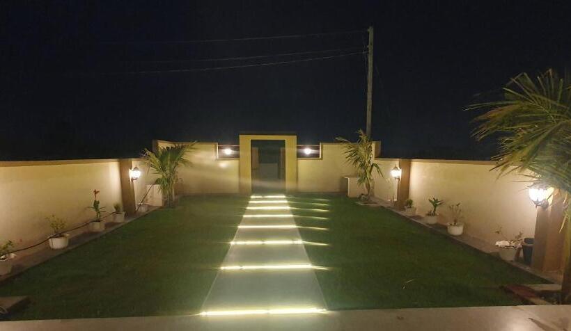 فندق Krishna Farm & Forest