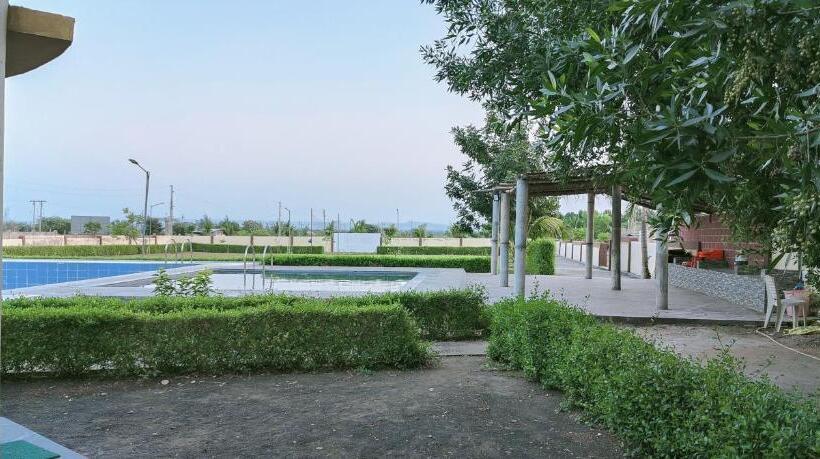 فندق Krishna Farm & Forest