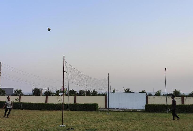 فندق Krishna Farm & Forest