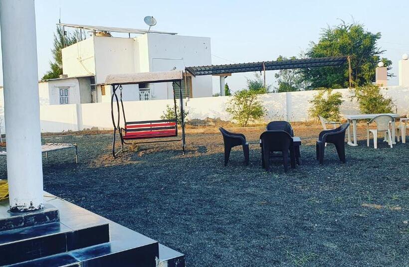 فندق Krishna Farm & Forest