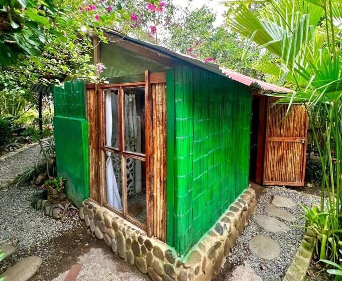 هتل Villa Sonia Eco Hostel