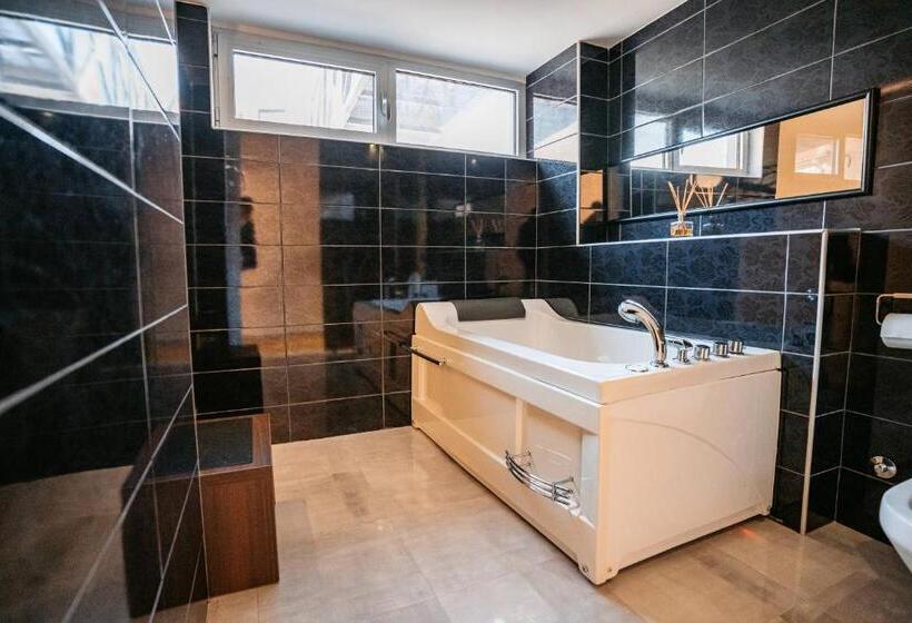 Magico Rooms & Apartments