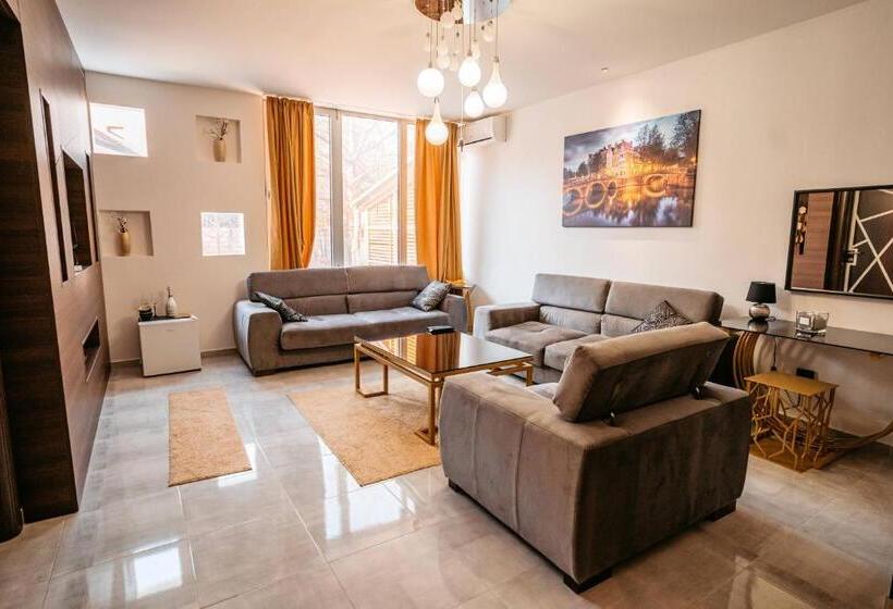 Magico Rooms & Apartments