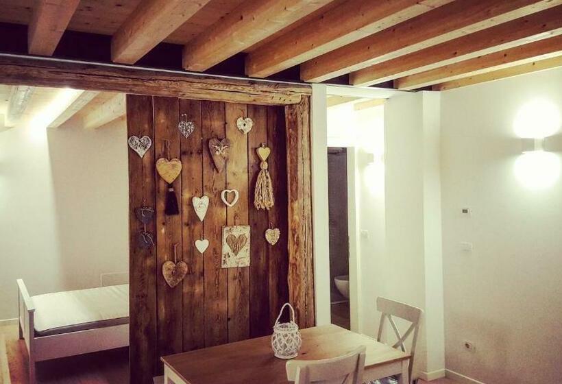 تختخواب و صبحانه Pie Castello