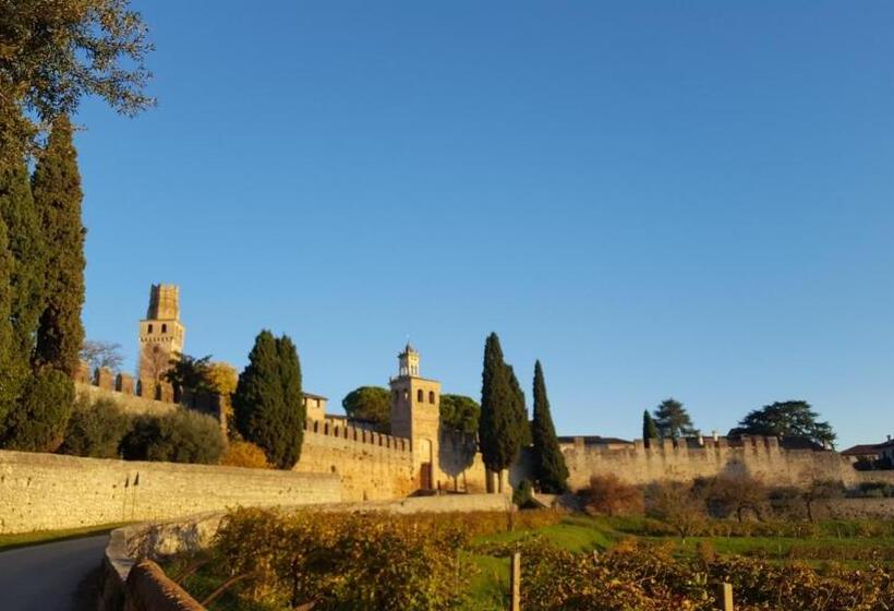 تختخواب و صبحانه Pie Castello