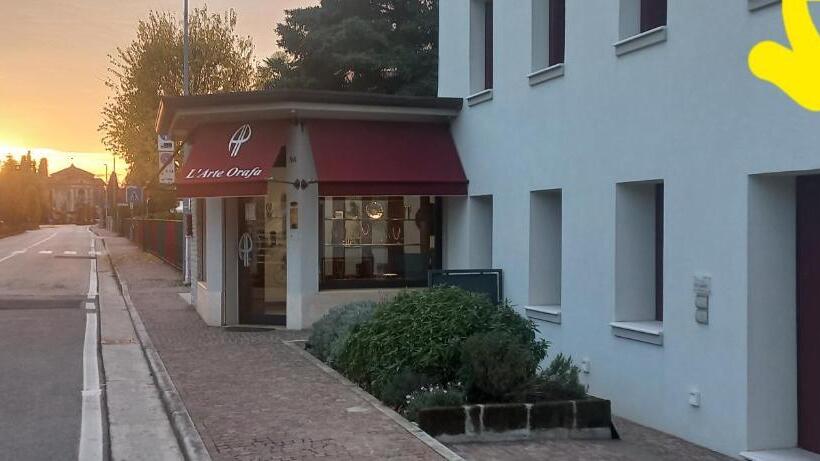 تختخواب و صبحانه Pie Castello