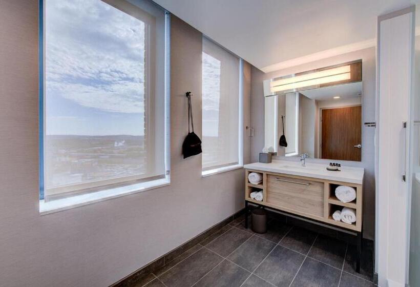 The Threefoot Hotel, Meridian, A Tribute Portfolio