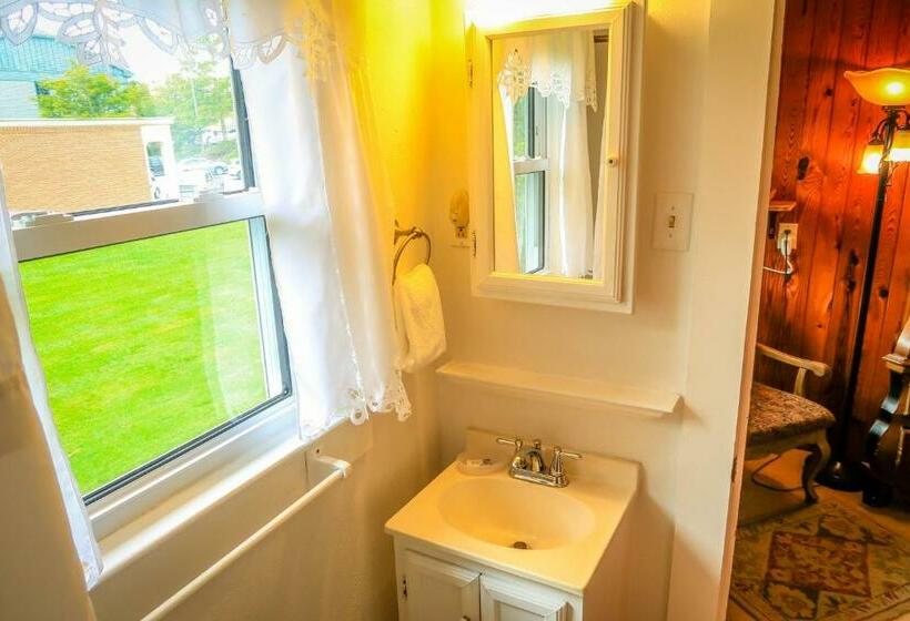 فندق صغير Mountainaire Inn And Log Cabins