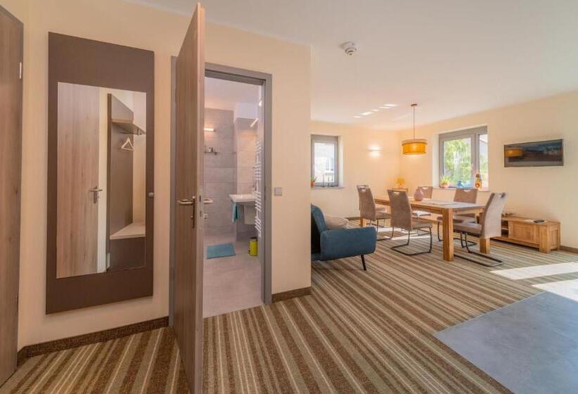 Elly Hostel