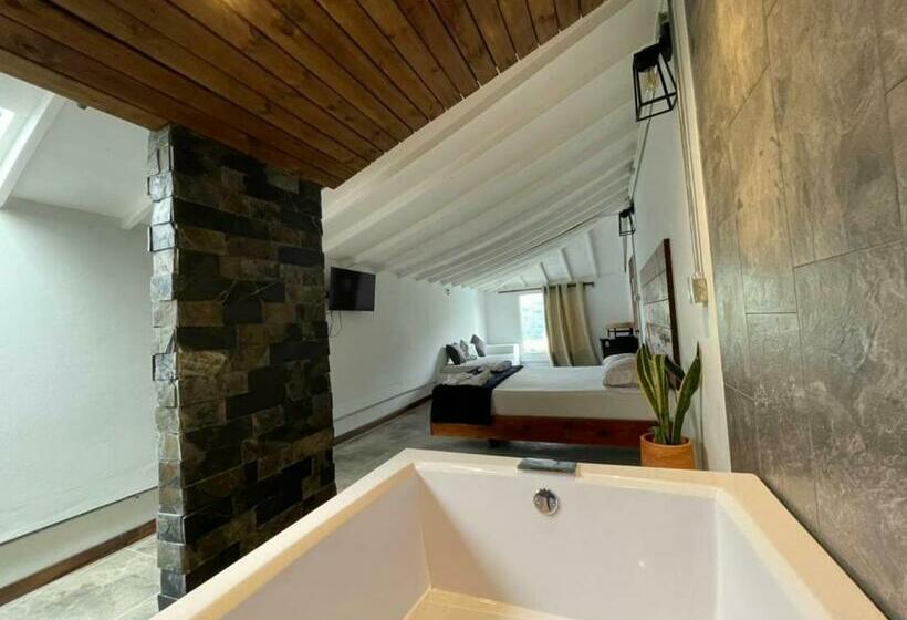 בית מלון כפרי All Natural Glamping