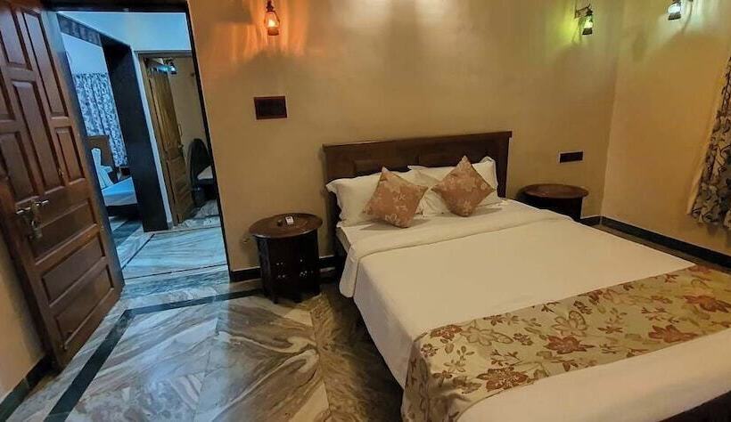 فندق Chira Meadows Ecoresort, Dapoli