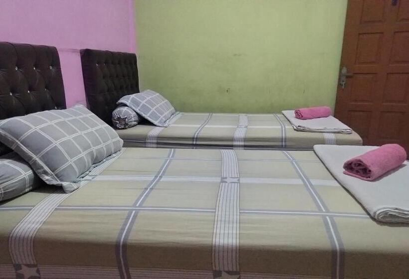 ホテル Home Stay Kembar Syariah Redpartner