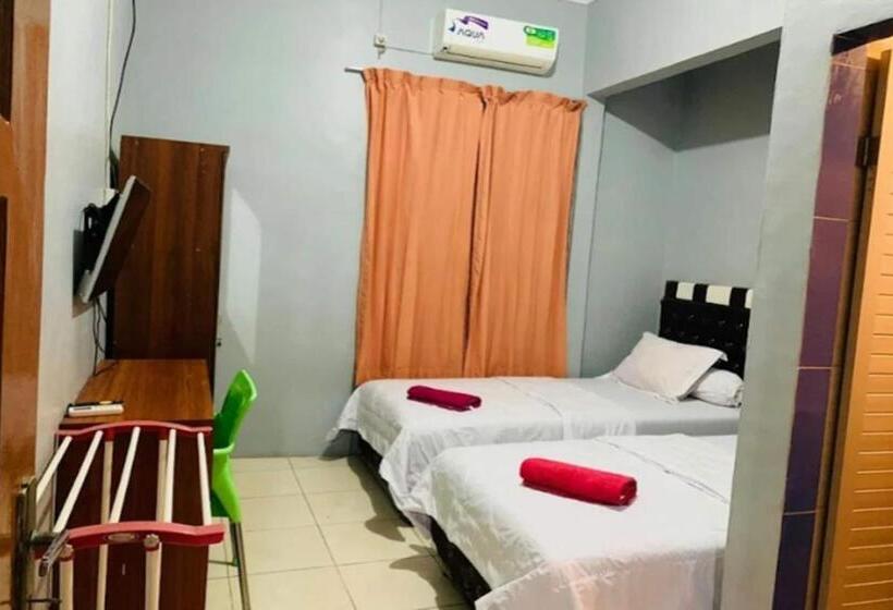 ホテル Home Stay Kembar Syariah Redpartner
