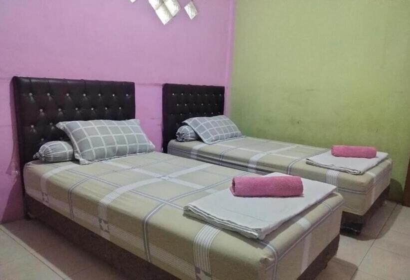 ホテル Home Stay Kembar Syariah Redpartner