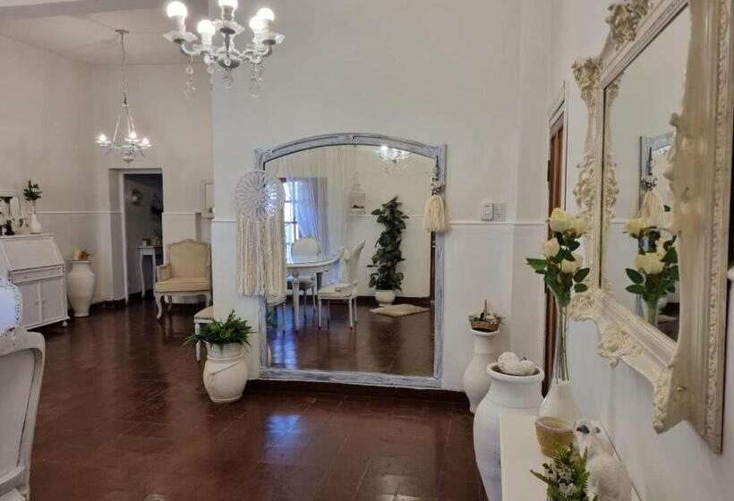 پانسیون White House   Hospedaje Con Desayuno