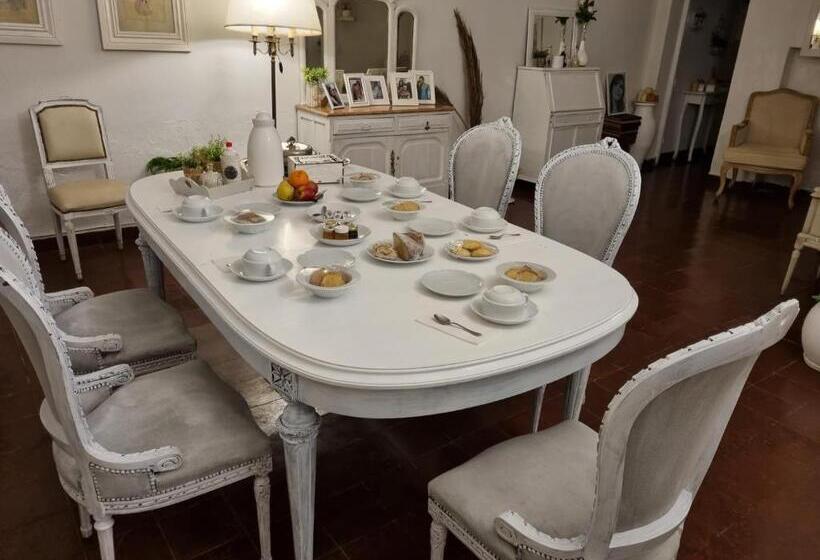 پانسیون White House   Hospedaje Con Desayuno