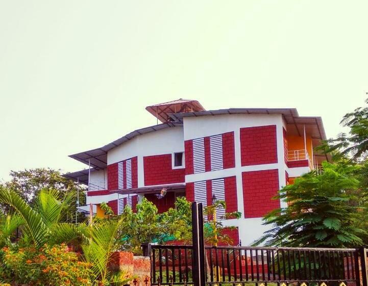 הוסטל Pinacle Inn