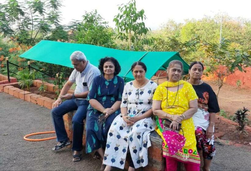 فندق صغير Pinacle Inn